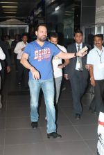 Salman Khan snapped in Mumbai on 15th June 2012 (39).JPG
